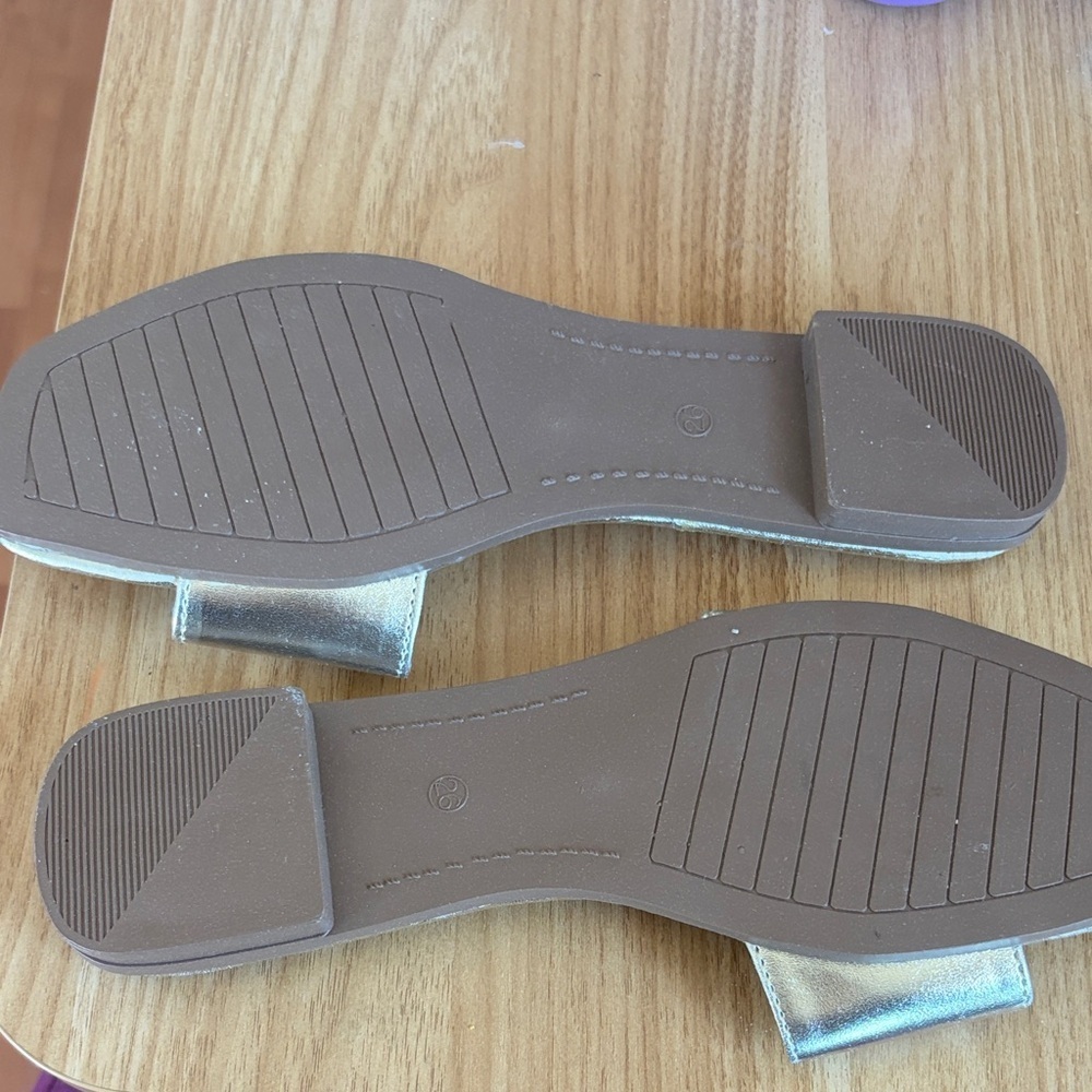 Metallic Gold Slide Sandals with Rose Gold Hardware | NWOT | Sz 8-8.5 - Picture 5 of 9